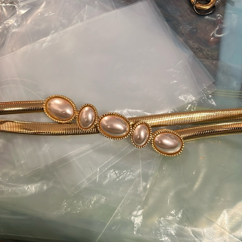 ACCESSOCRAFT NYC FAUX DESIGNED PEARL BELT BUCKLE DIGNED, GOLDTONE belt